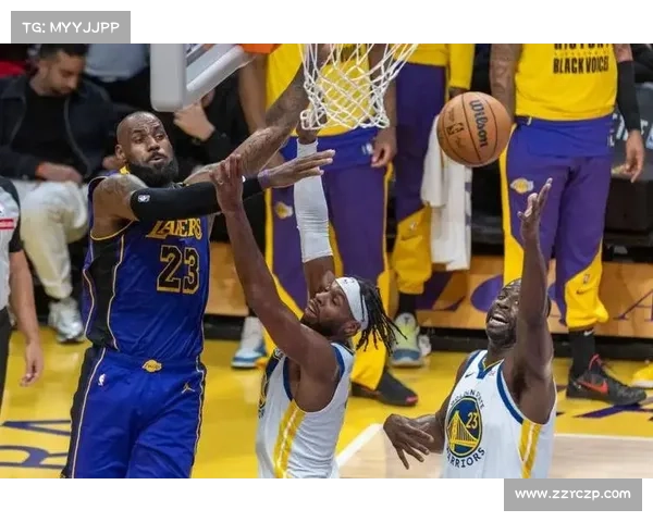 NBA常规赛:勇士胜湖人 NBA常规赛:勇士胜湖人